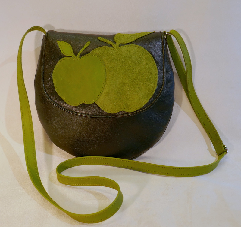 schoudertas vintage leer met applicatie appels groen