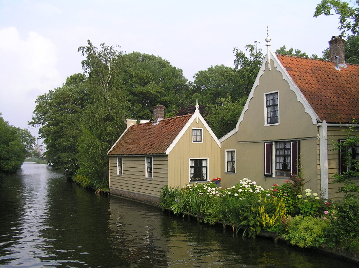 woonhuis aan Weelsloot te Westzaan