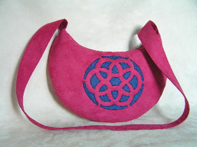 handgemaakte tas Nel Tip - applicatie Turkse Knoop cerise en blauw