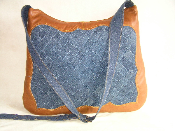 grote schoudertas vintage leer en jeans